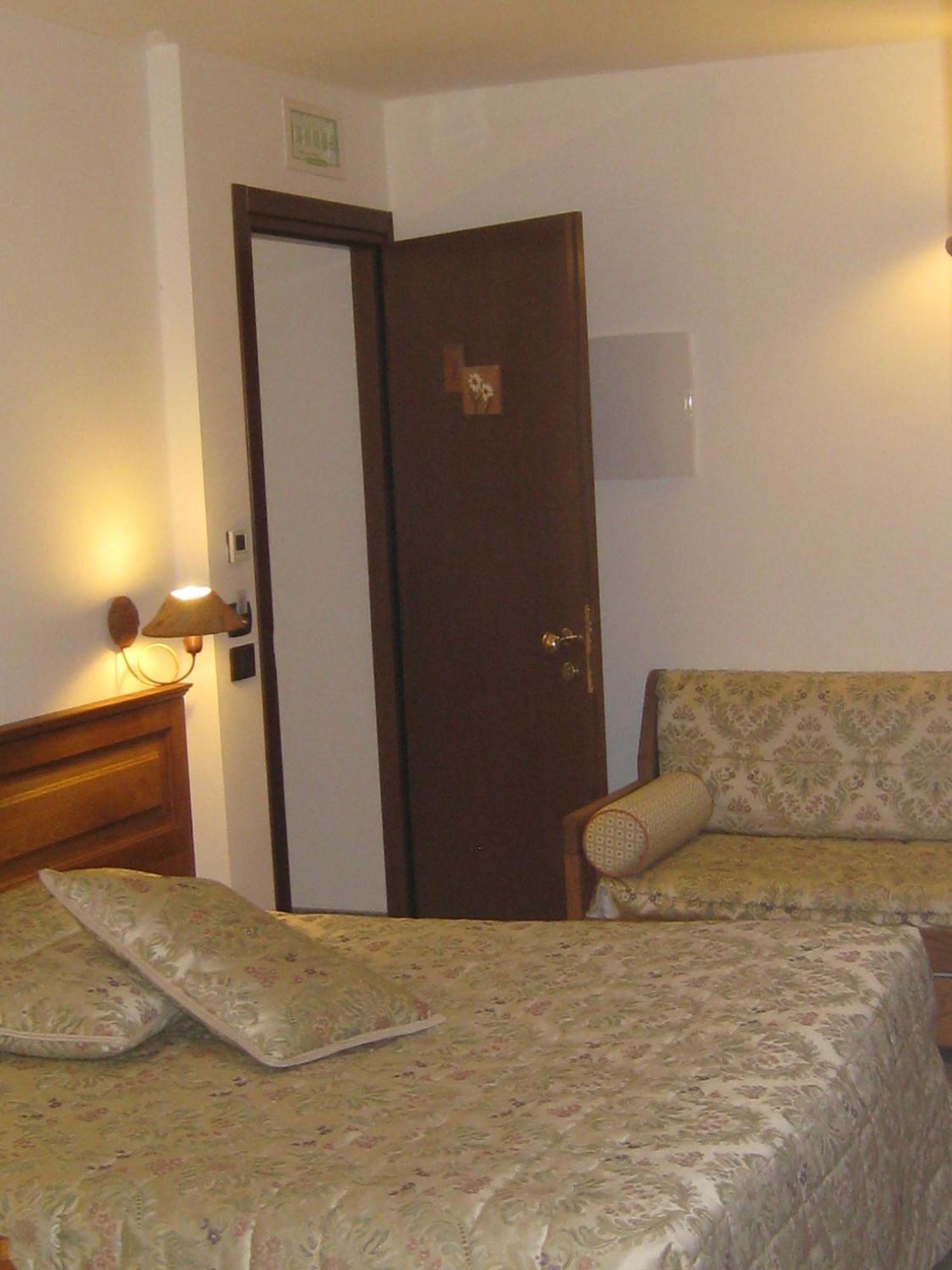 Hotel Villa Plinia Pragelato Luaran gambar