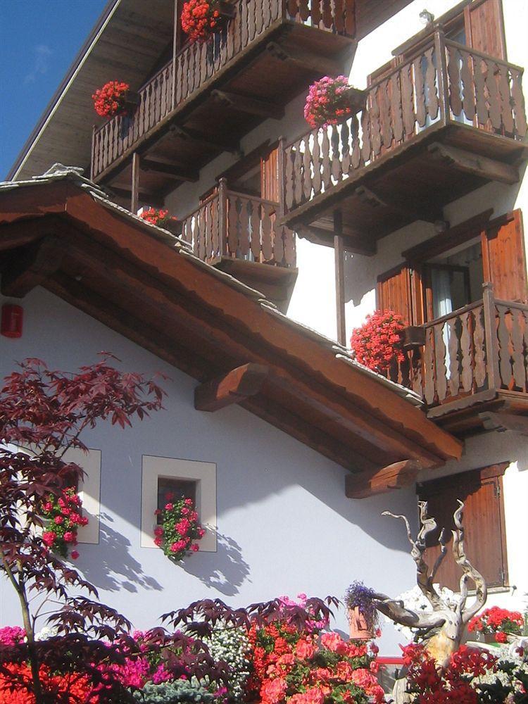 Hotel Villa Plinia Pragelato Luaran gambar